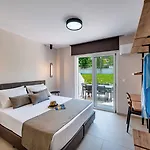 Sokrates Studios Aparthotel 4*