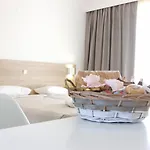 Sokrates Studios Aparthotel 4*