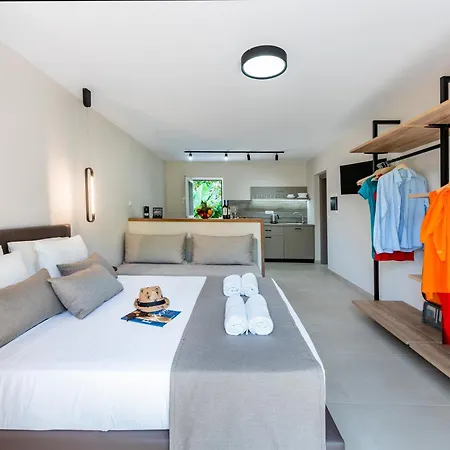 Sokrates Studios Aparthotel 2*