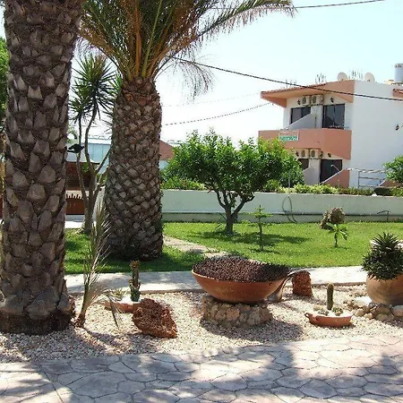 Sokrates Studios Aparthotel 2*