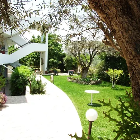 Sokrates Studios Aparthotel 2*