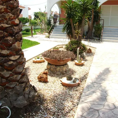 Sokrates Studios Aparthotel 2*