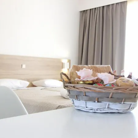 Sokrates Studios Aparthotel 2*