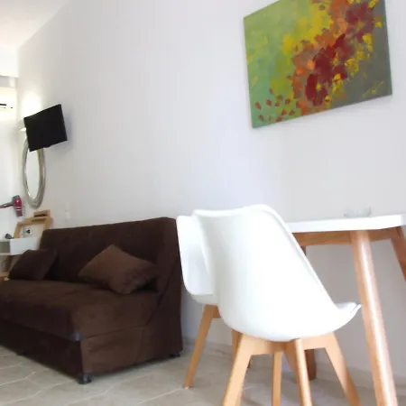 Sokrates Studios Aparthotel 2*