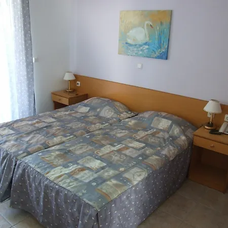 Sokrates Studios Aparthotel 2*