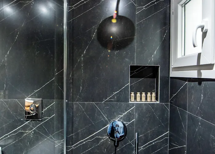 苏格拉底公寓 4* 阿凡投